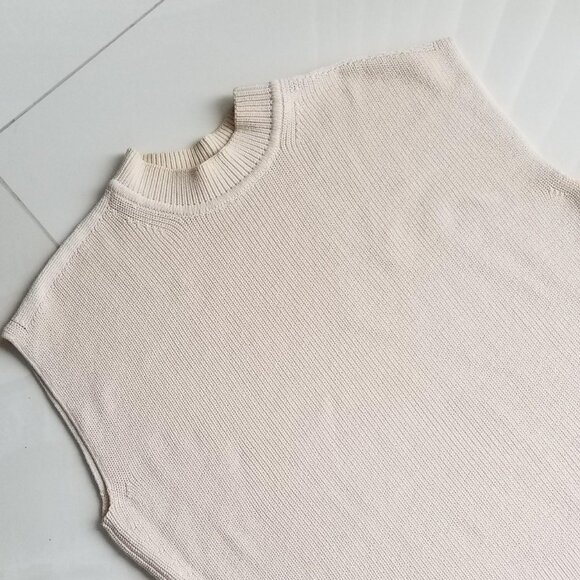Uniqlo Knit Sweater Vest - Picture 1 of 4